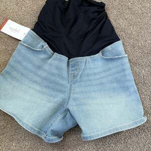 Isabel Maternity by Ingrid & Isabel Crossover Panel Midi Maternity Jean Shorts